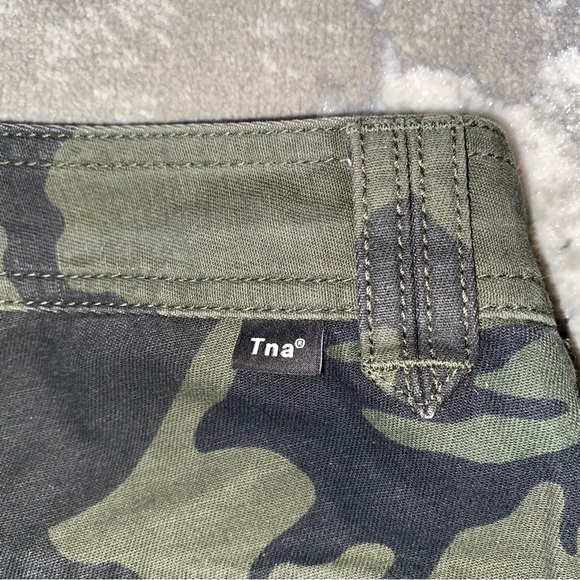 Aritiza TNA cargo shorts - Picture 3 of 4